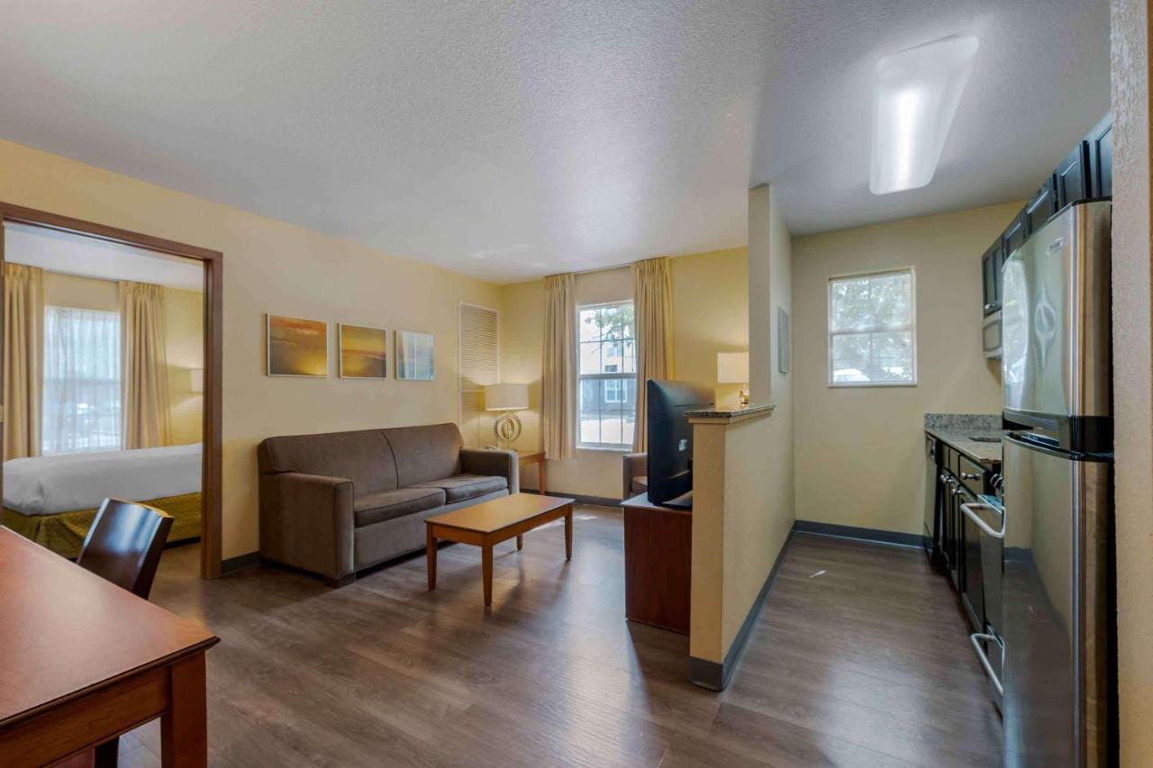 Extended Stay America Suites - Chicago - Elgin - West Dundee Bagian luar foto